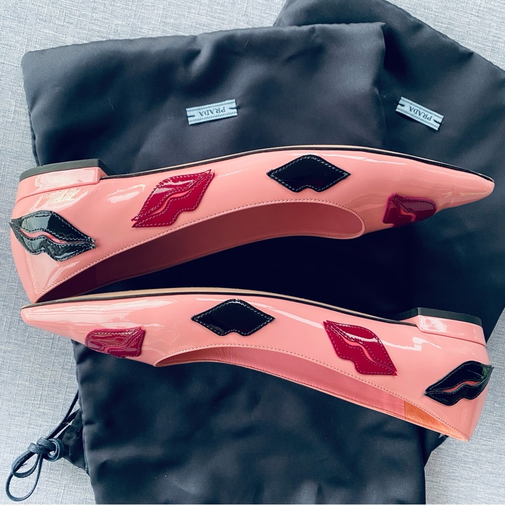 🇮🇹 PRADA | Pink Patent Leather | Kiss Print Flats - Picture 6 of 17